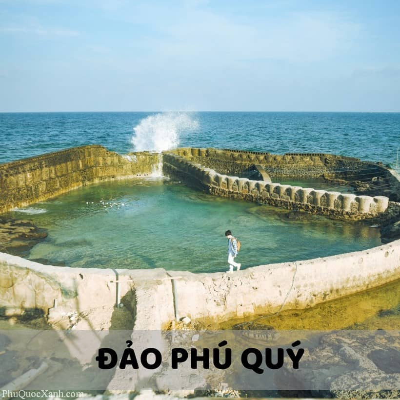 Alt: Bãi biển Phú Quý với nước biển trong xanh