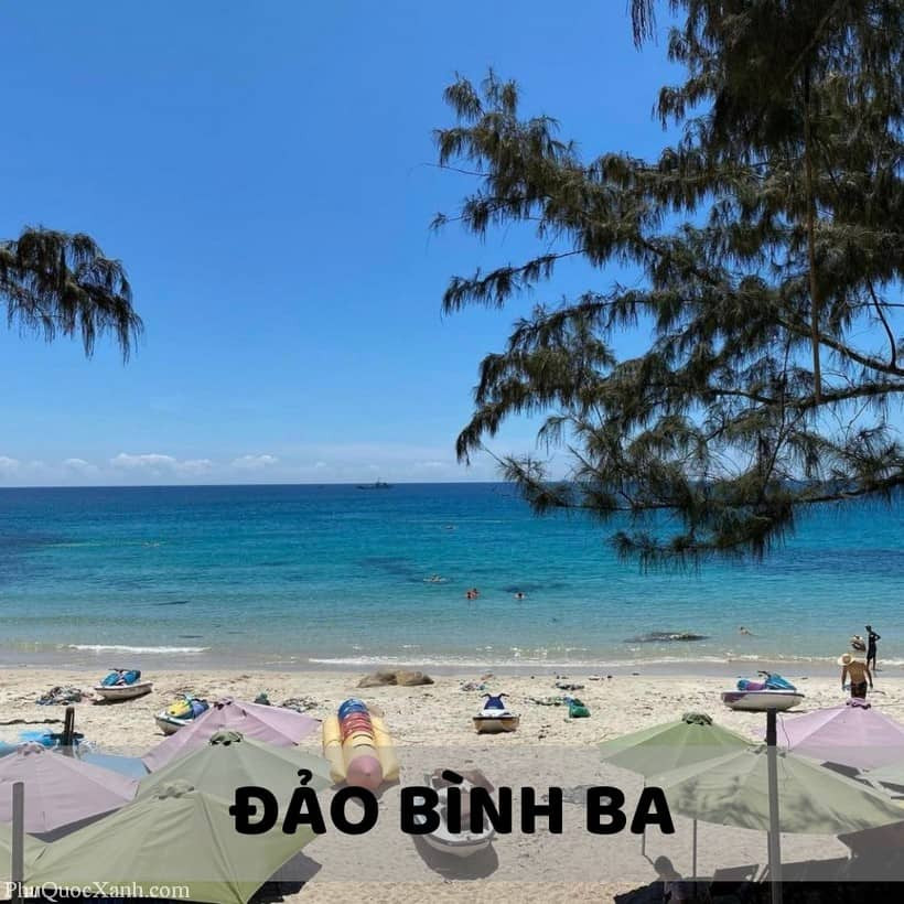 Alt: Cảnh biển Bình Ba trong xanh với những bãi cát trắng mịn