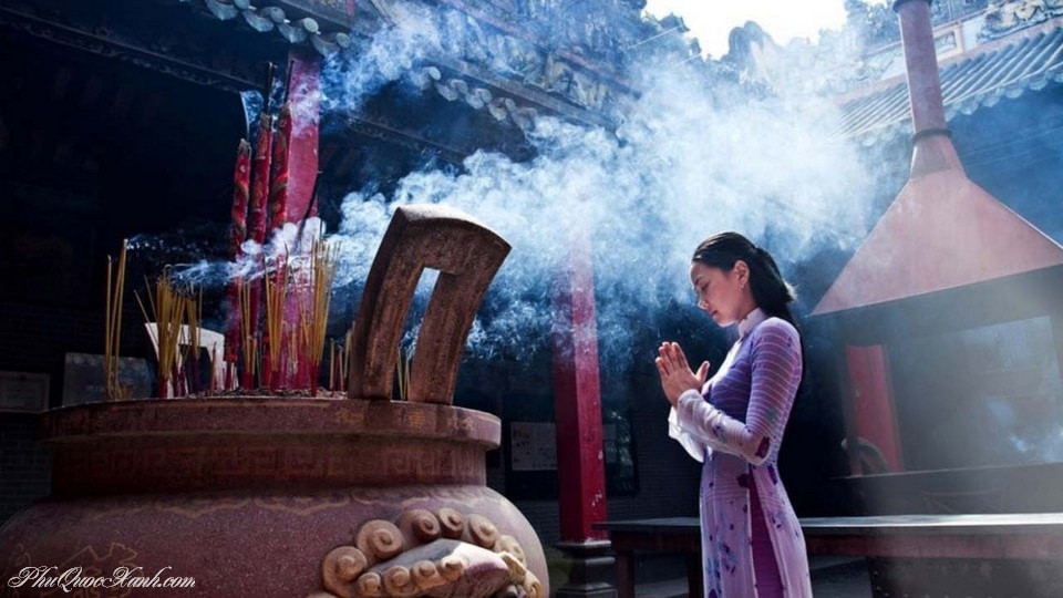 Đi Du Lịch Tết Có Cần Đi Lễ Chùa Đầu Năm Hay Không ???