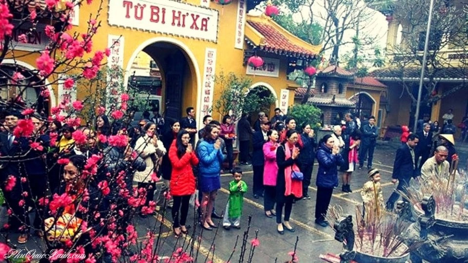 Đi Du Lịch Tết Có Cần Đi Lễ Chùa Đầu Năm Hay Không ???