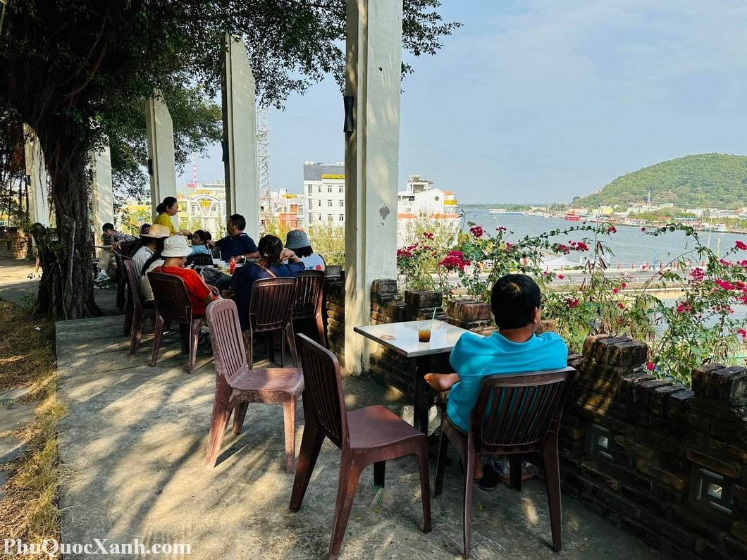 Khách sạn Hà Tiên