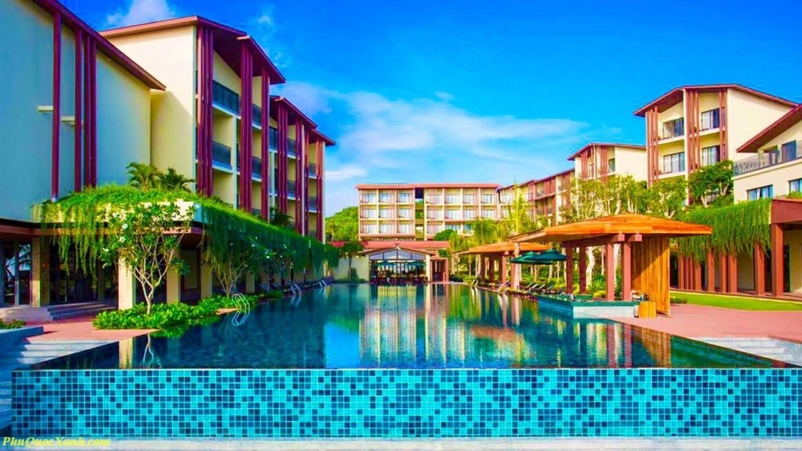Top 10 Khách Sạn Phú Quốc Có Bãi Biển Riêng Gần Trung Tâm Dương Đông
