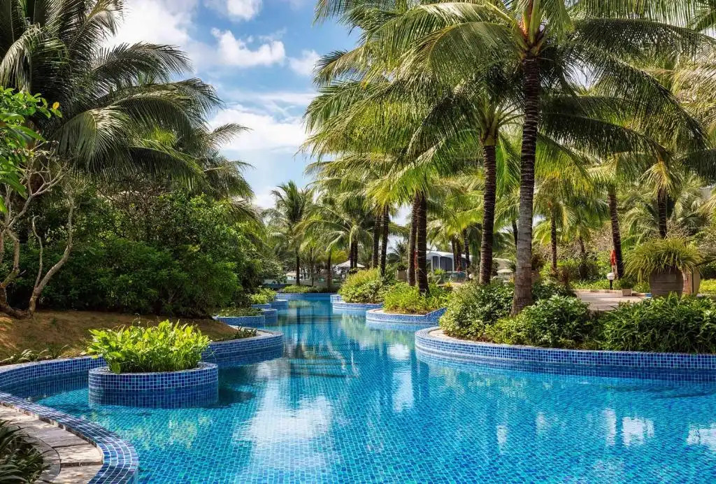 Best Western Premier Sonasea với hồ bơi kiểu đầm phá
