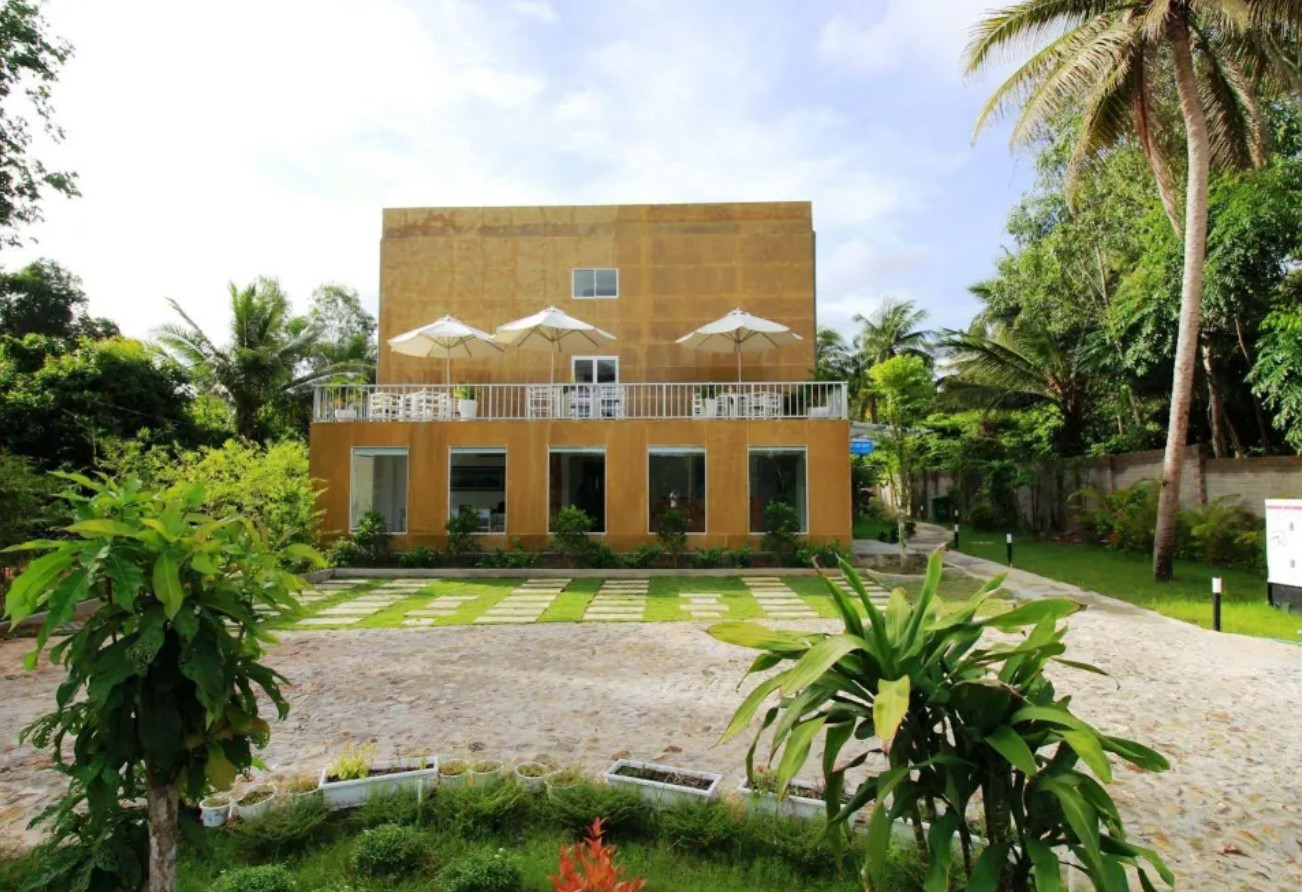 Khách sạn Emis