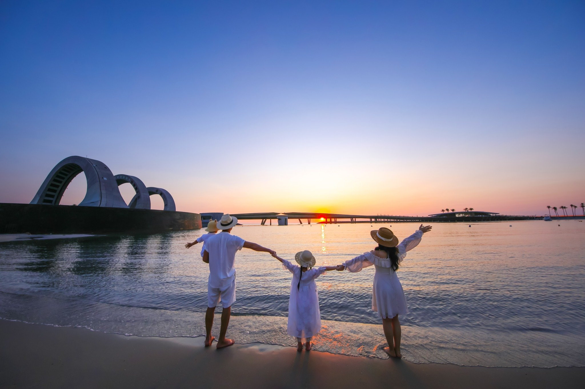 Bãi biển Sunset Town - điểm đến lý tưởng cho mọi du khách