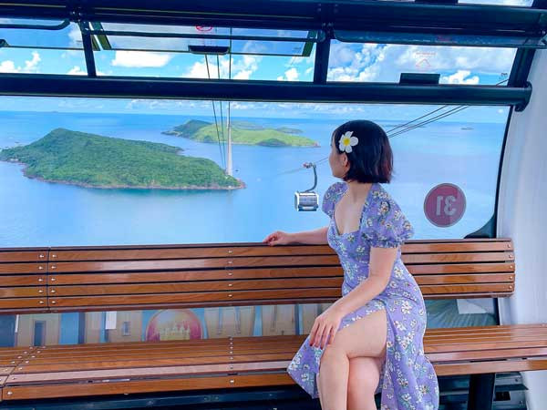 Bên trong cabin cáp treo Phú Quốc