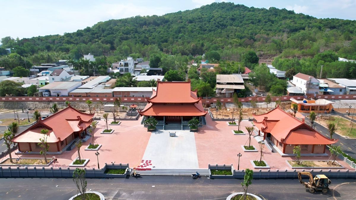 Đền thờ và nhà trưng bày Chủ tịch Hồ Chí Minh