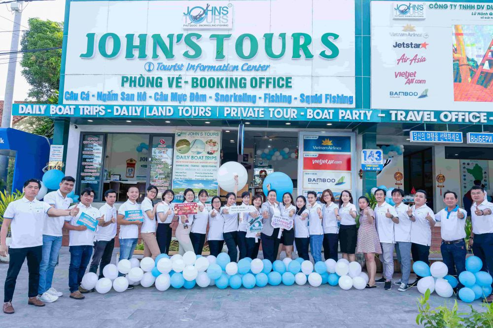 Đội ngũ John&#039;s Tours với nhiều năm kinh nghiệm