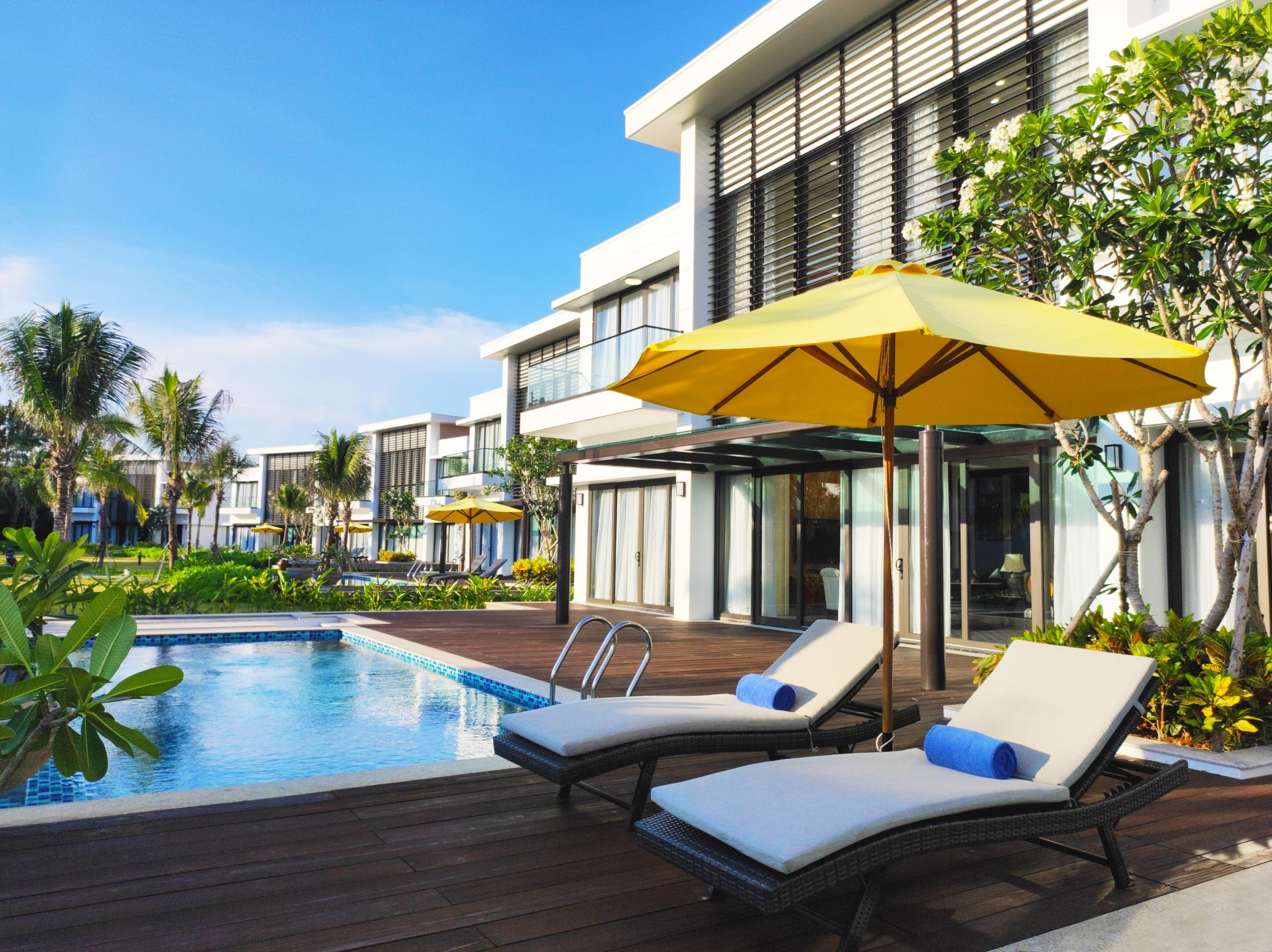 Hồ bơi riêng trong villa