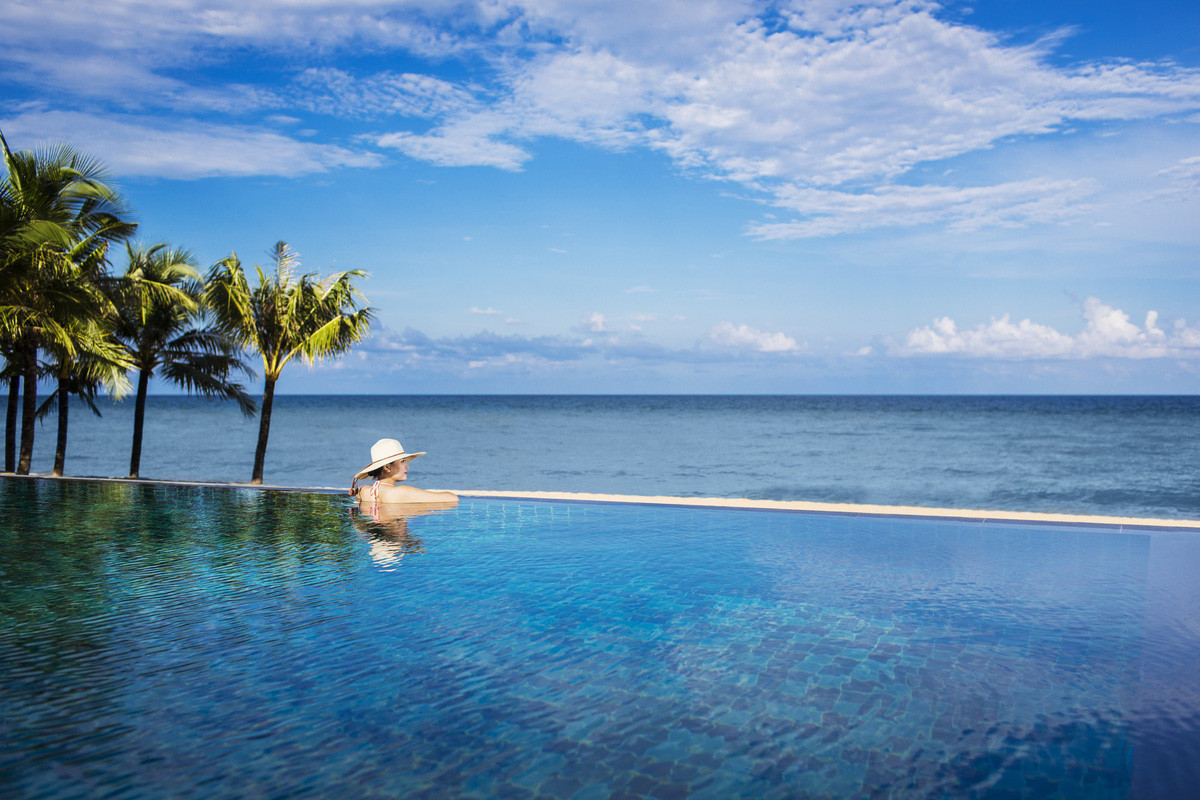 Hồ bơi vô cực tại Dusit Phú Quốc Resort