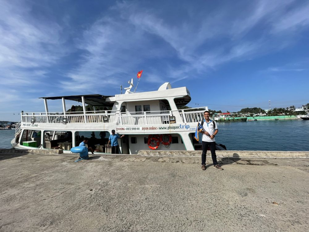 Lên tàu khám phá miền biển Phú Quốc