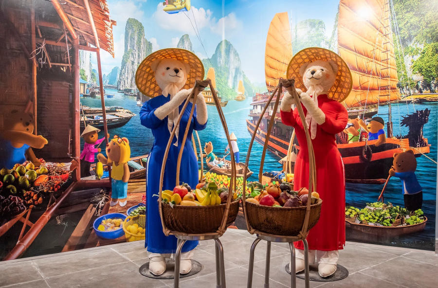 Nội thất bảo tàng với vô vàn các chú gấu bông đáng yêu