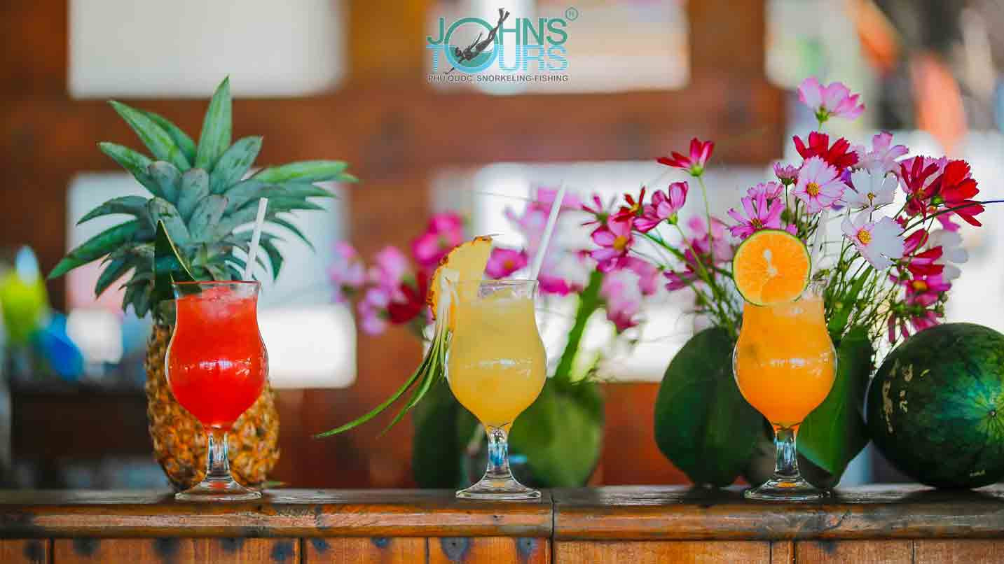 Nước uống tại quầy bar Hòn Mây Rút Trong