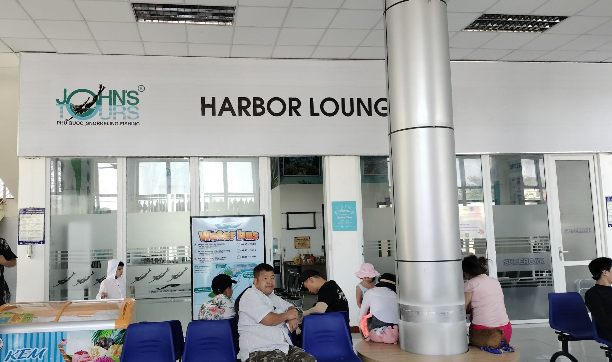 Phòng chờ John’s Tours Water Bus tại cảng An Thới