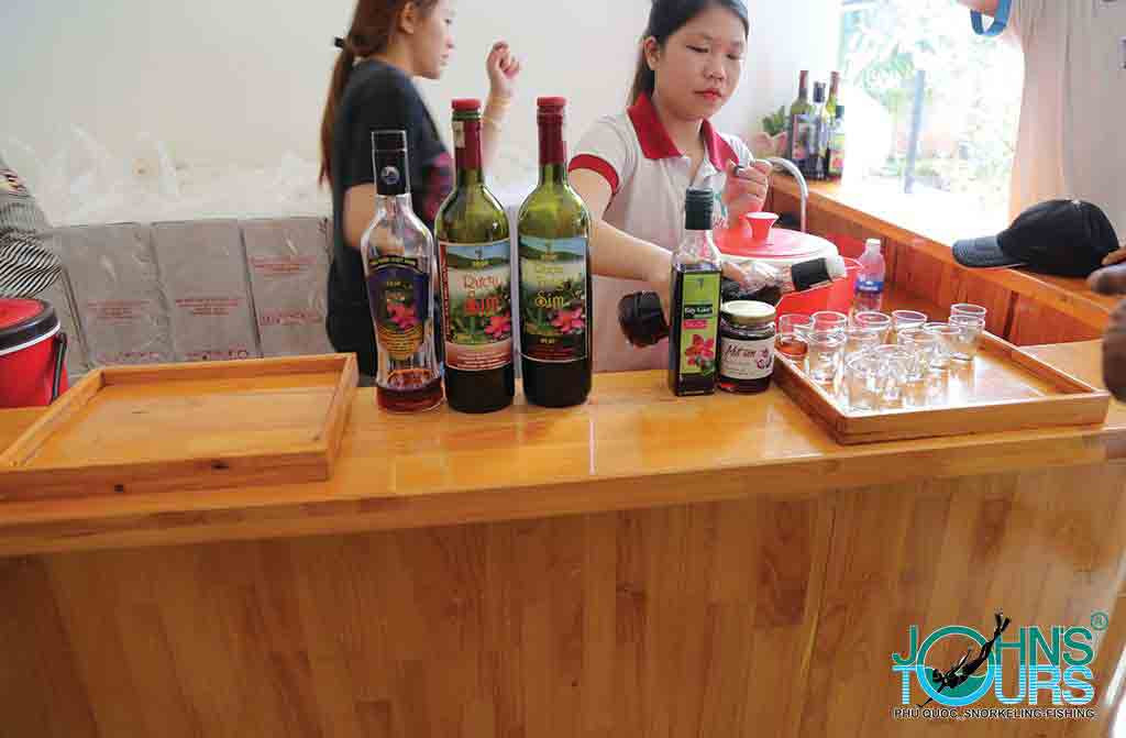 Rượu Sim Rừng Phú Quốc.