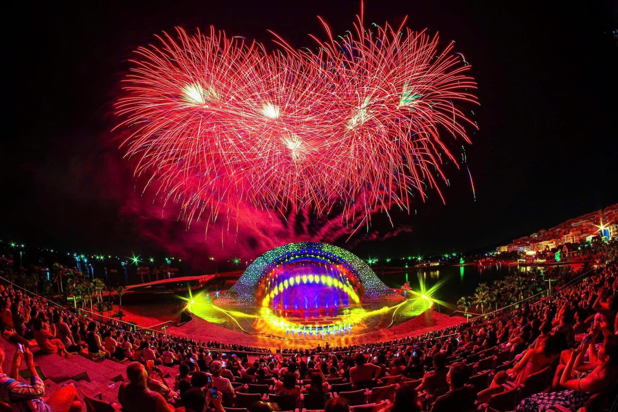 Show diễn Kiss Of The Sea đầy màu sắc