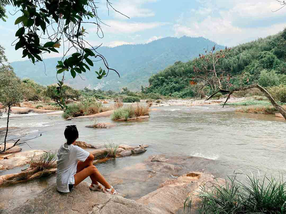 Tham quan suối Đá Bàn Phú Quốc vào mùa mưa là hoạt động rất thú vị